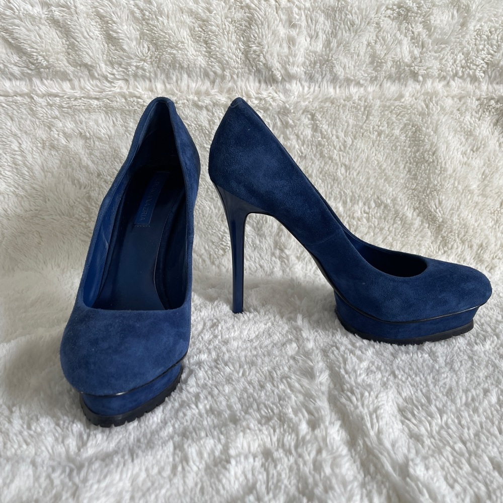 BCBG Max Azria Elegant Blue Suede Women's Pumps